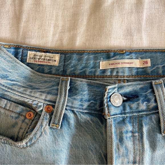 Levis Ribcage Straight Jeans - Picture 2 of 10